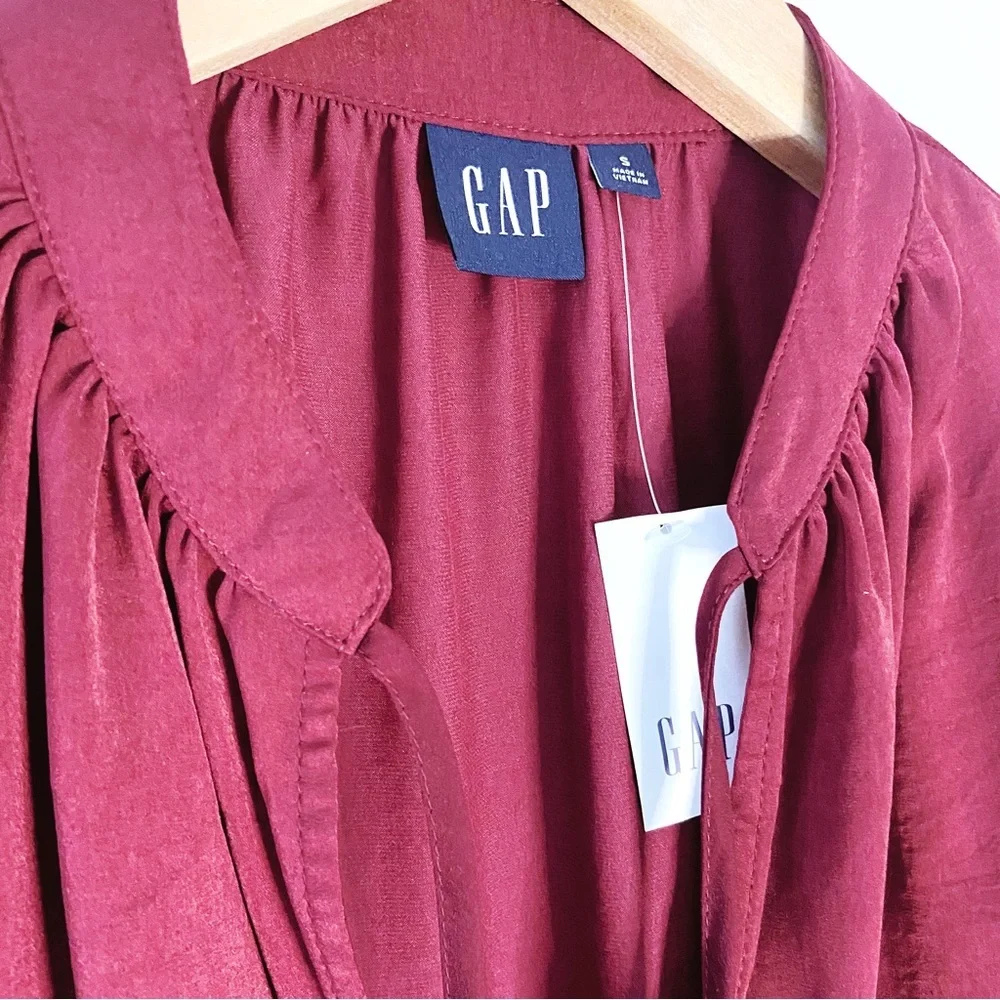 NEW! GAP Long Sleeve Split Neck red satin blouse. SIZE SMALL. - Picture 2 of 13